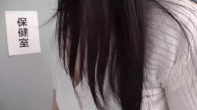 MIAB-317 [Uncensored] Hinako Mori seduces truant students with a panty-free lower body, burying them between her sultry silk-stockinged legs and voluptuous hips.