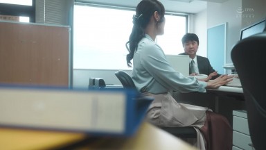 ROE-272 [Pick-Up] The Boss's Wife Takes a New Employee on a Business Trip for Indecent Encounters: Yuka Tada