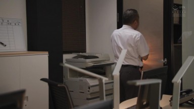 ADN-617 [Self-Shooting] Secret Room Kissing in the President's Office with Saliva Mixing - Ria Yuzuki
