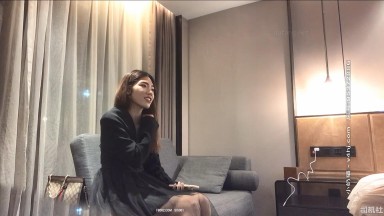 Xiao Bao's Flower Hunt: Busty and slender girl flirts on the sofa, showing off various sex positions, flower seeking self-shot.