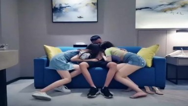 Mr. Huang: Threesome with slender young women, oral sex, vaginal touching, cowgirl position, very exciting, amateur, selfie