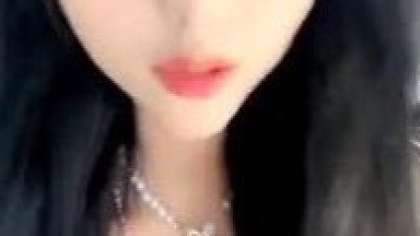 Aviation Fei Fei: Temptation of a Top Model Revealing Her Face, in Black Stockings, High Heels, and Lingerie Showing Off Her Perfect Figure; Exciting to Watch as She Follows the Commands of Fans to Perform Various Seductive Actions with Prop Insertion