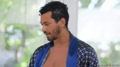 Brazzersexxtra.23.11.15.arabelle.raphael.jogging.jiggling.and.helping.him.cheat.4k